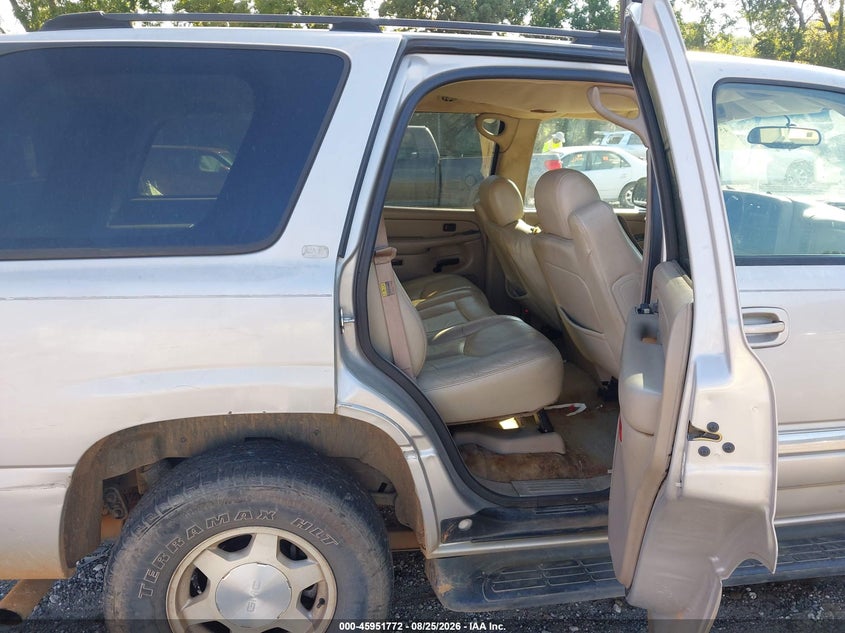 2004 GMC YUKON auction photo 8