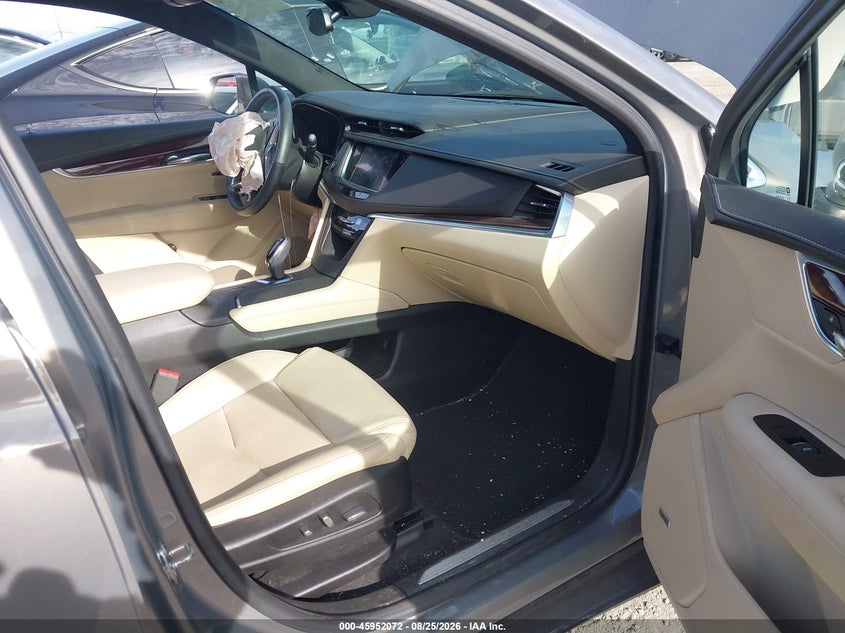 2017 CADILLAC XT5 auction photo 5