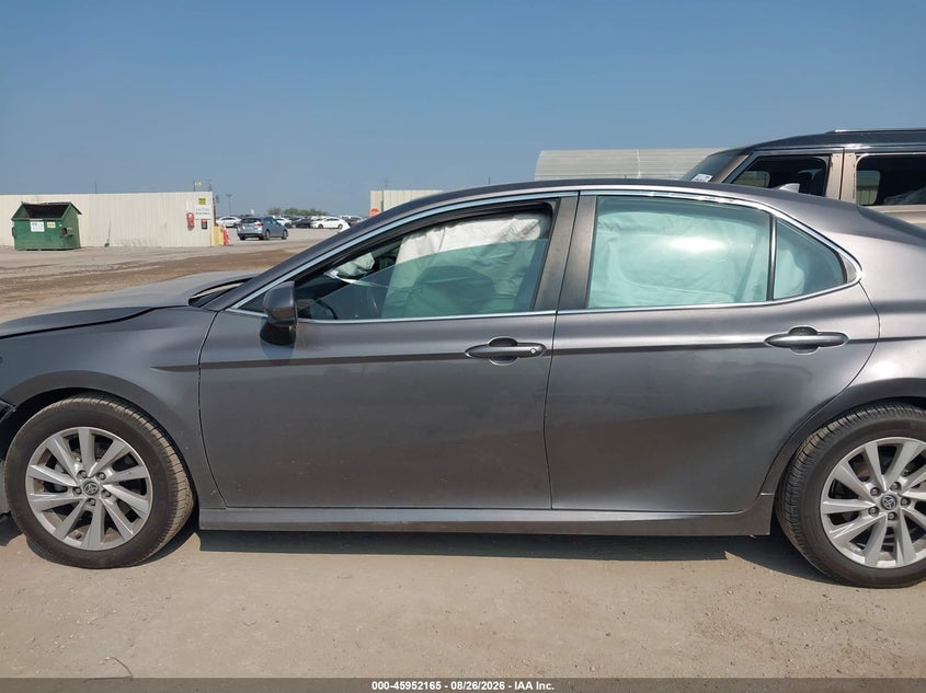 TOYOTA CAMRY - zdjęcie 15