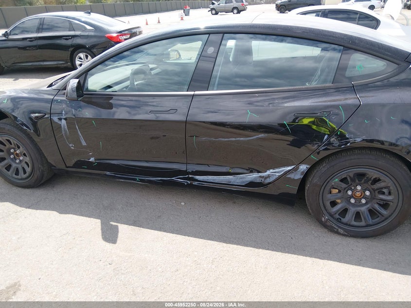 TESLA MODEL 3 - zdjęcie 21