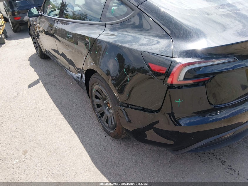 TESLA MODEL 3 - zdjęcie 22