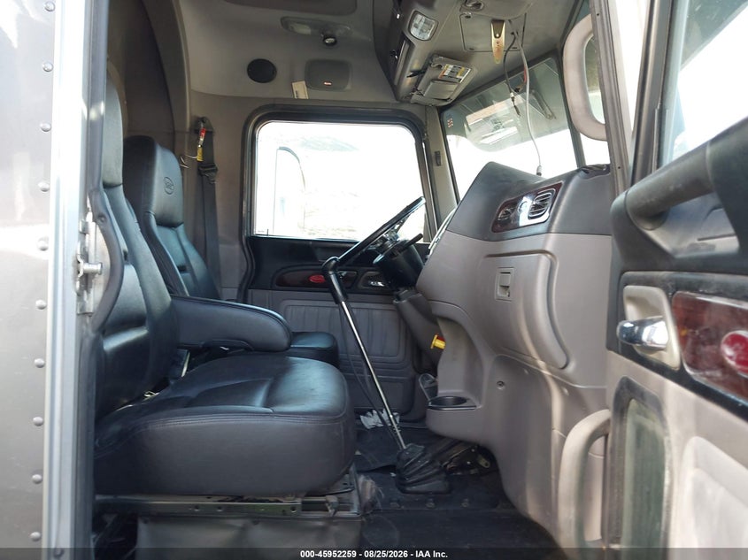 2019 PETERBILT 389 auction photo 7
