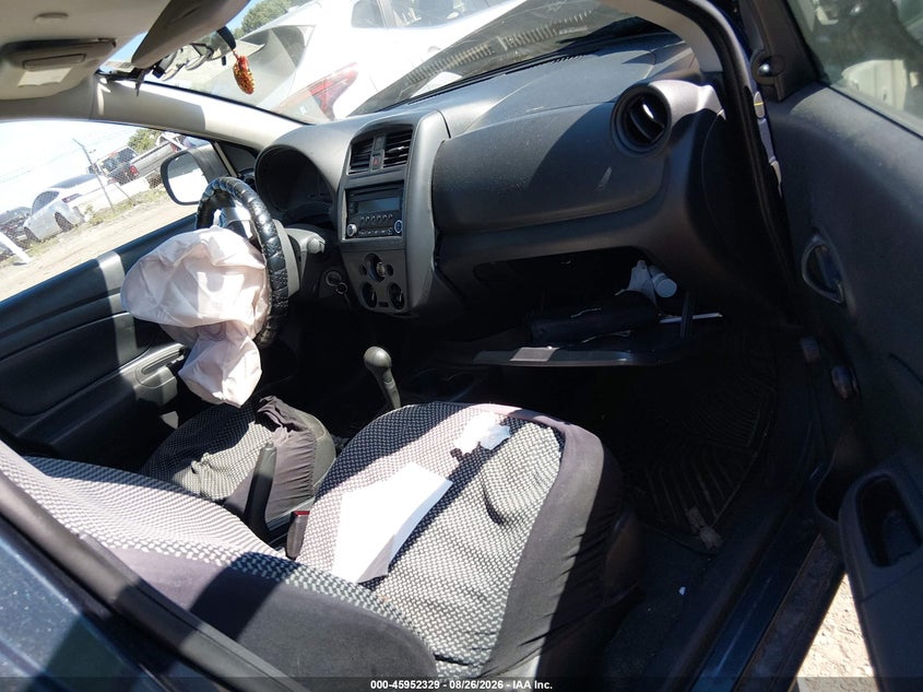 2015 NISSAN VERSA auction photo 5