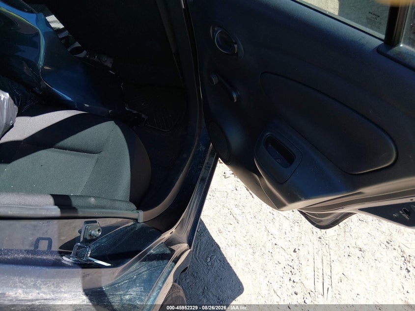 2015 NISSAN VERSA auction photo 8
