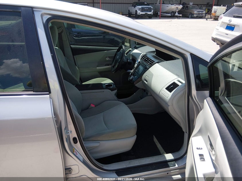 2014 TOYOTA PRIUS V auction photo 5