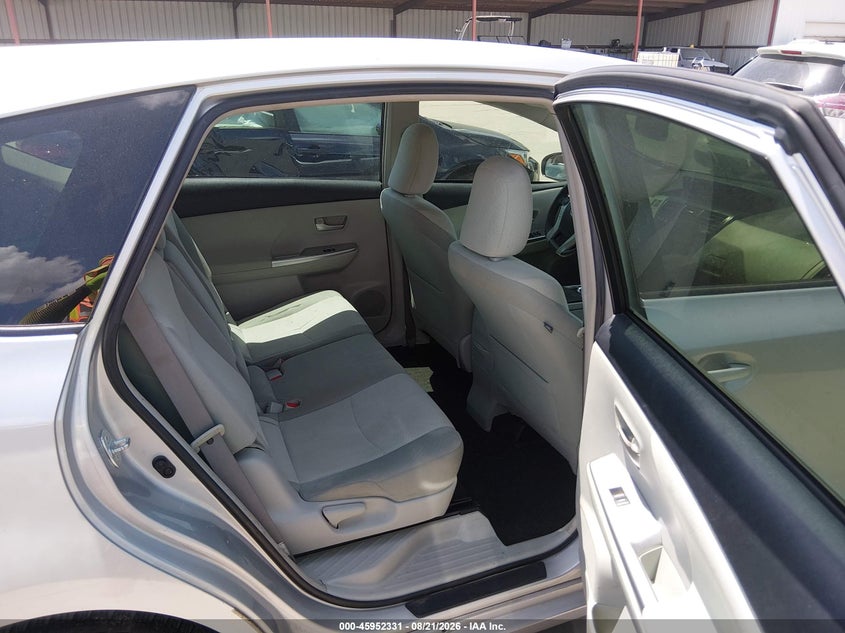 2014 TOYOTA PRIUS V auction photo 8
