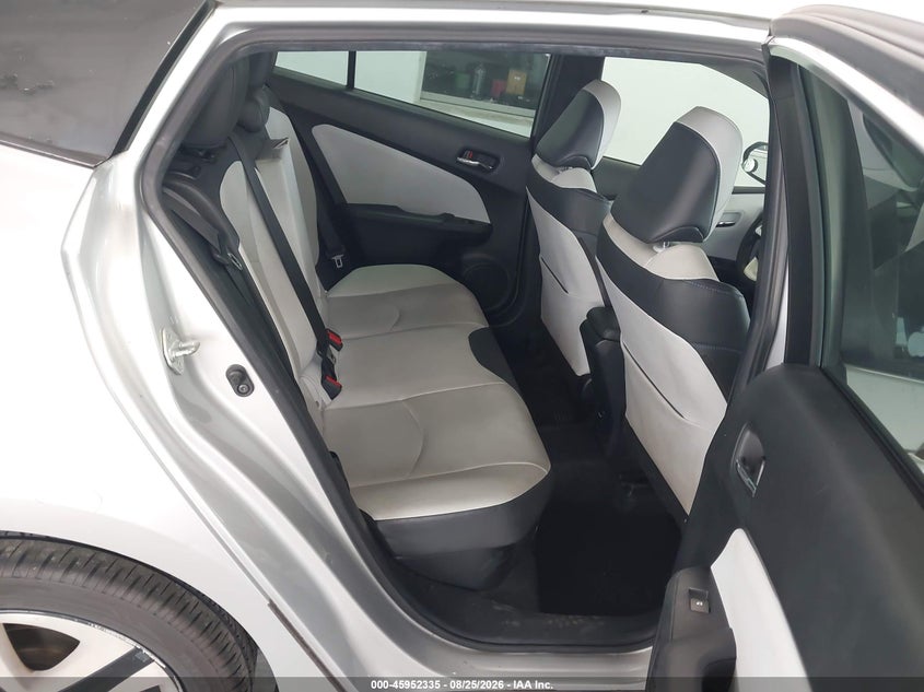 2016 TOYOTA PRIUS auction photo 8