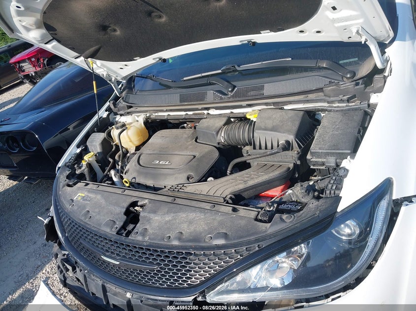 CHRYSLER PACIFICA 2018 VIN 2C4RC1BG7JR182849