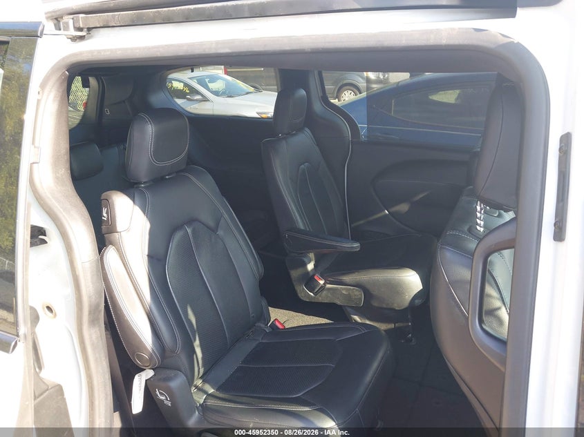CHRYSLER PACIFICA 2018 VIN 2C4RC1BG7JR182849
