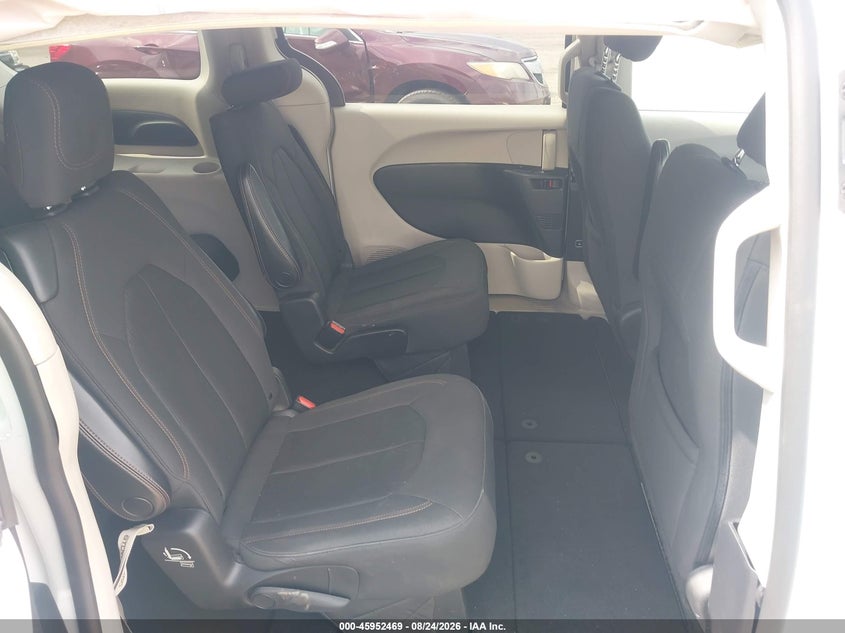2019 CHRYSLER PACIFICA auction photo 8