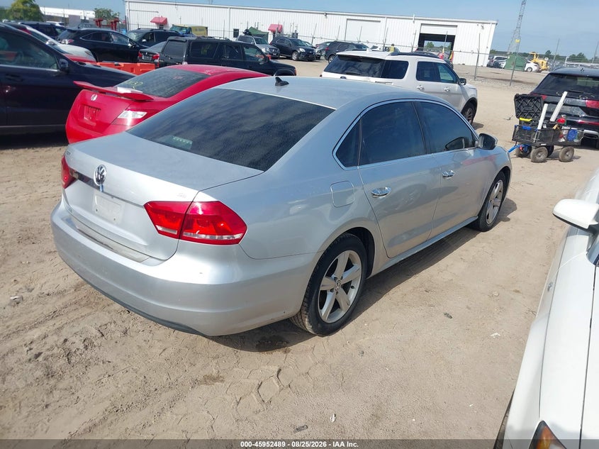 2013 VOLKSWAGEN PASSAT auction photo 4