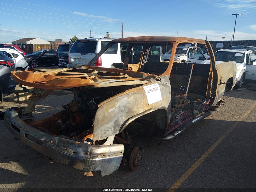 2006 Chevrolet Silverado, Exterior Burn, IAAI, VIN 2GCEK19B561150855 — photo 2