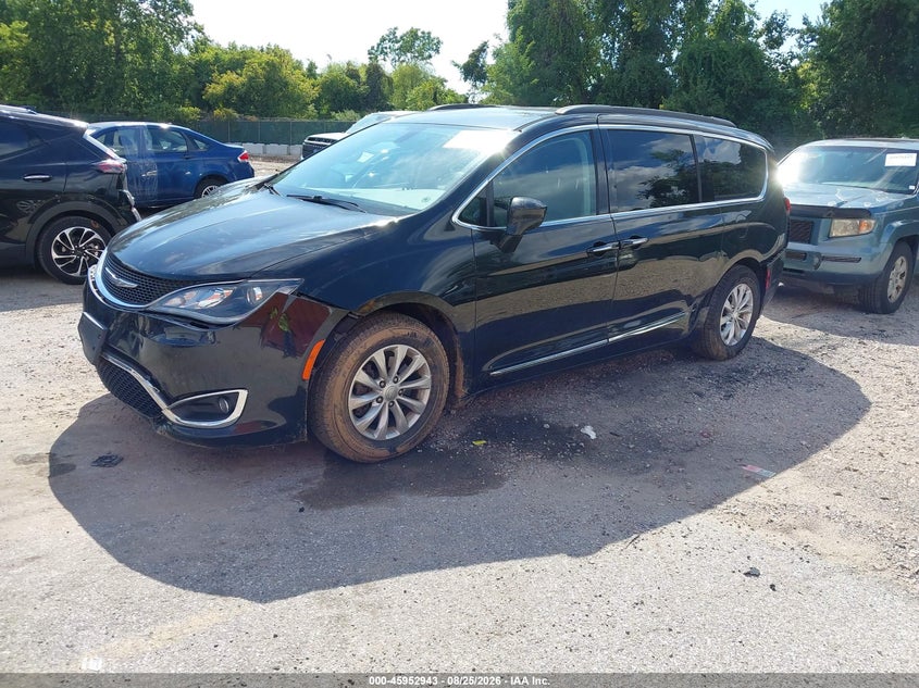 2017 Chrysler Pacifica, Front & Rear, IAAI, VIN 2C4RC1BG0HR704327 — photo 2