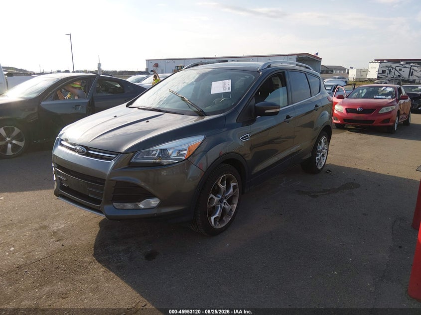 2016 Ford Escape, Перёд и зад, IAAI, VIN 1FMCU9J90GUB24075 — фото 2