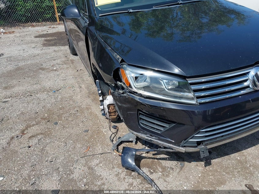 2016 VOLKSWAGEN TOUAREG auction photo 6