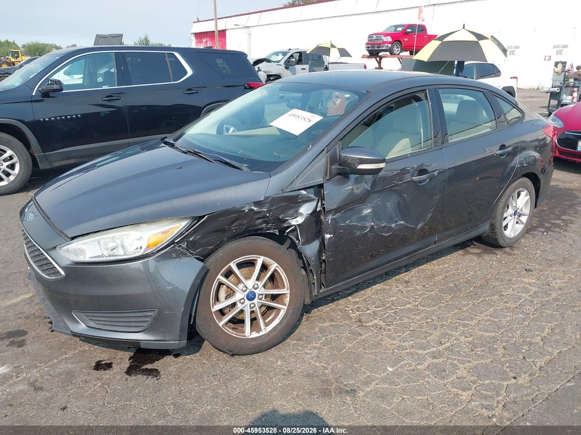 2015 Ford Focus, Left Side, IAAI, VIN 1FADP3F26FL232588 — photo 2