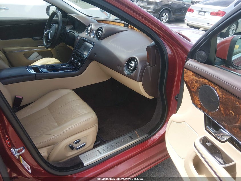 JAGUAR XJ 2011 VIN SAJWA1CB3BLV16950