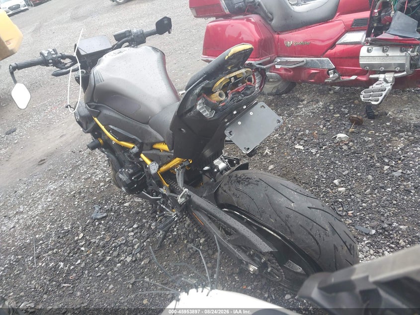 KAWASAKI ZR900 2026