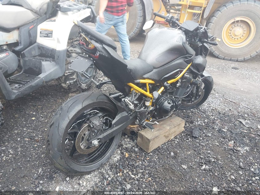 KAWASAKI ZR900 2026