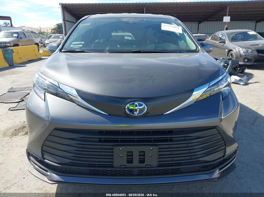TOYOTA SIENNA - zdjęcie 12