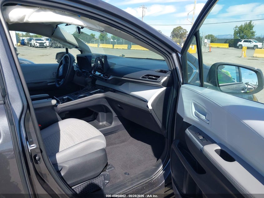 2025 TOYOTA SIENNA auction photo 5