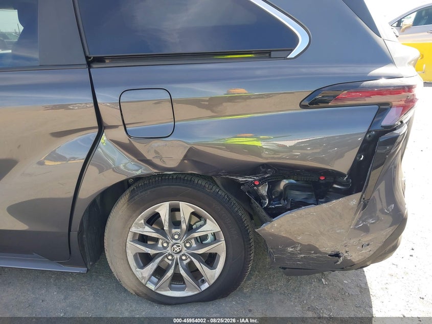 2025 TOYOTA SIENNA auction photo 6