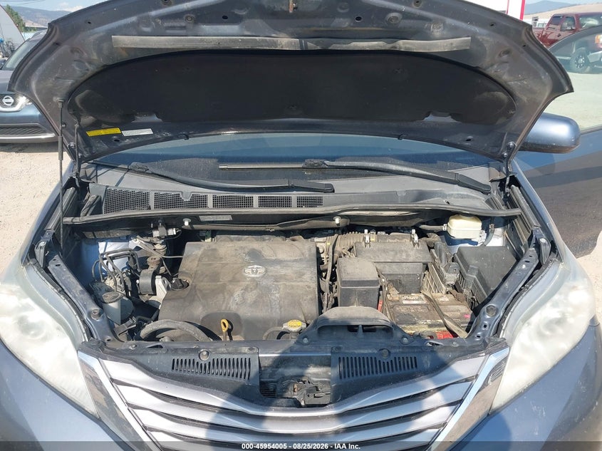 TOYOTA SIENNA - zdjęcie 10