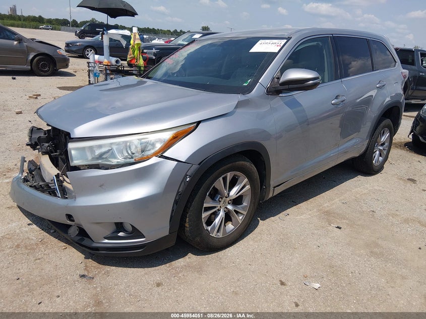 2015 Toyota Highlander, Right Front, IAAI, VIN 5TDZKRFH7FS081376 — photo 2
