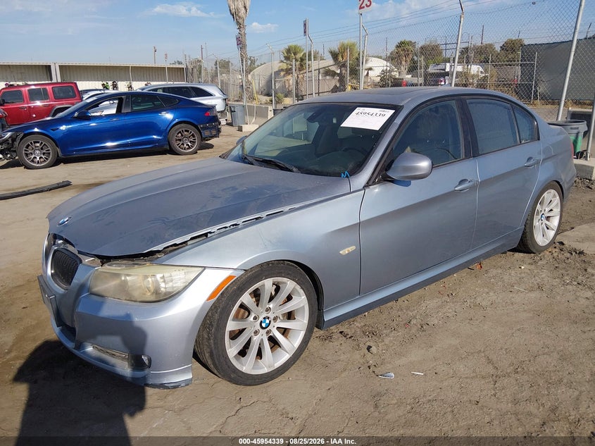 2011 BMW 3er, Normal Wear & Tear, IAAI, VIN WBAPL5C52BA919423 — photo 2