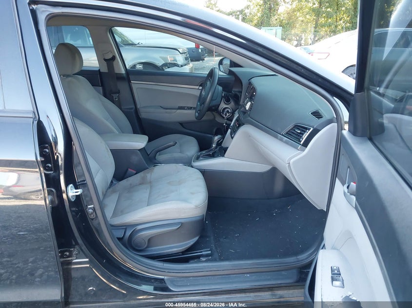 2017 HYUNDAI ELANTRA auction photo 5