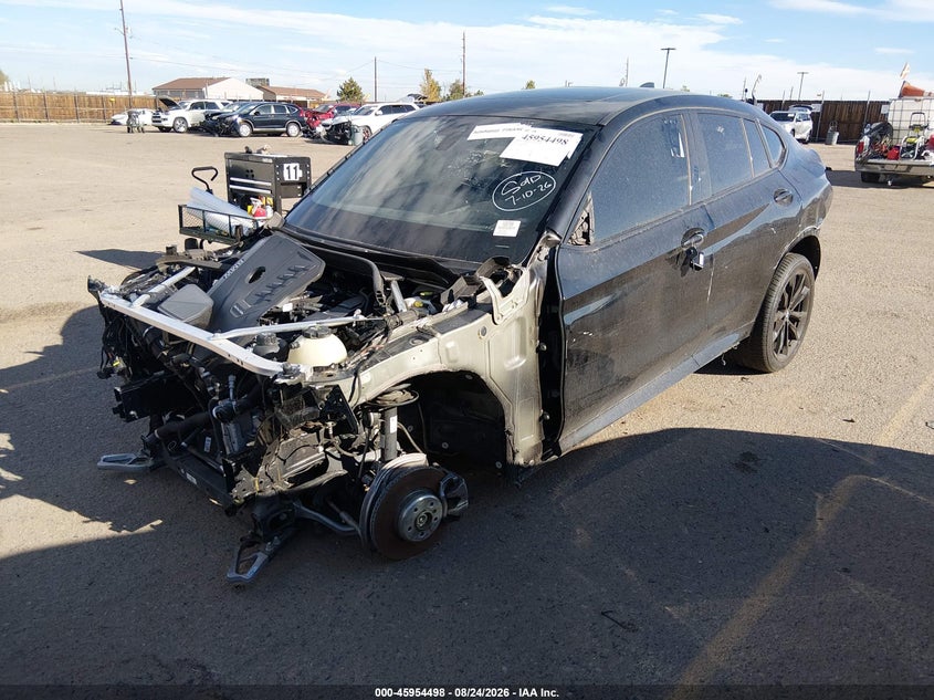 2025 BMW X4 auction photo 2