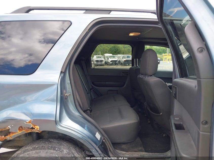 2011 FORD ESCAPE auction photo 8