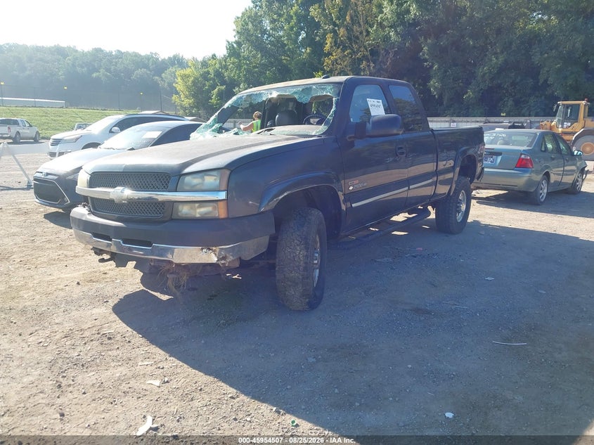 2004 Chevrolet Silverado, Right Side, IAAI, VIN 1GCHK29114E105899 — photo 2