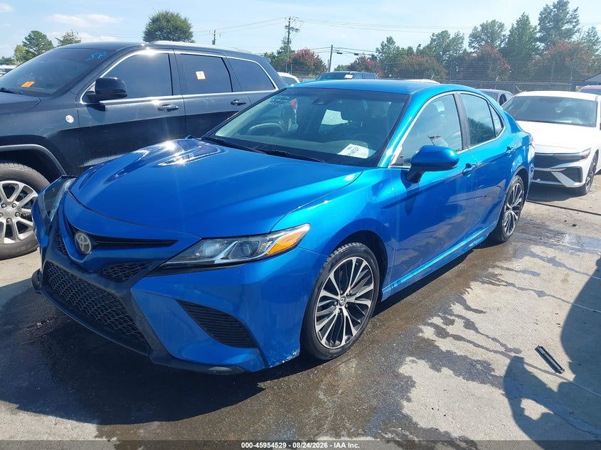 2018 Toyota Camry Se, Right Front, IAAI, VIN 4T1B11HK2JU095510 — photo 2