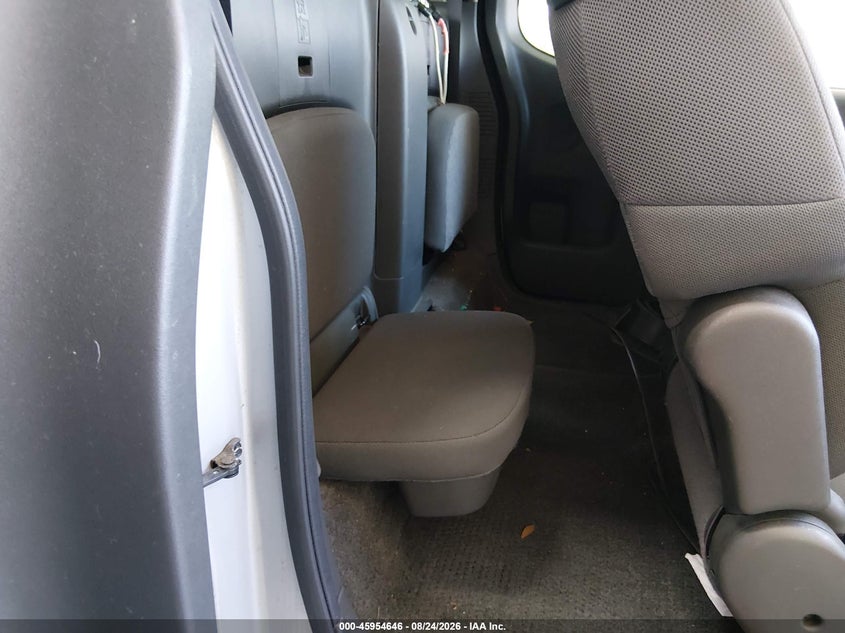 2012 NISSAN FRONTIER auction photo 8