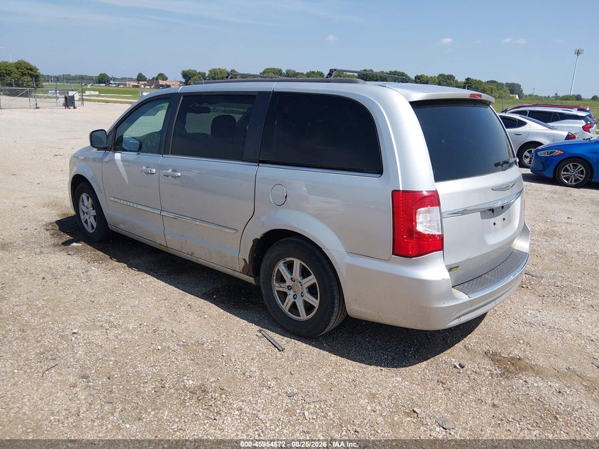 2011 CHRYSLER TOWN & COUNTRY auction photo 3