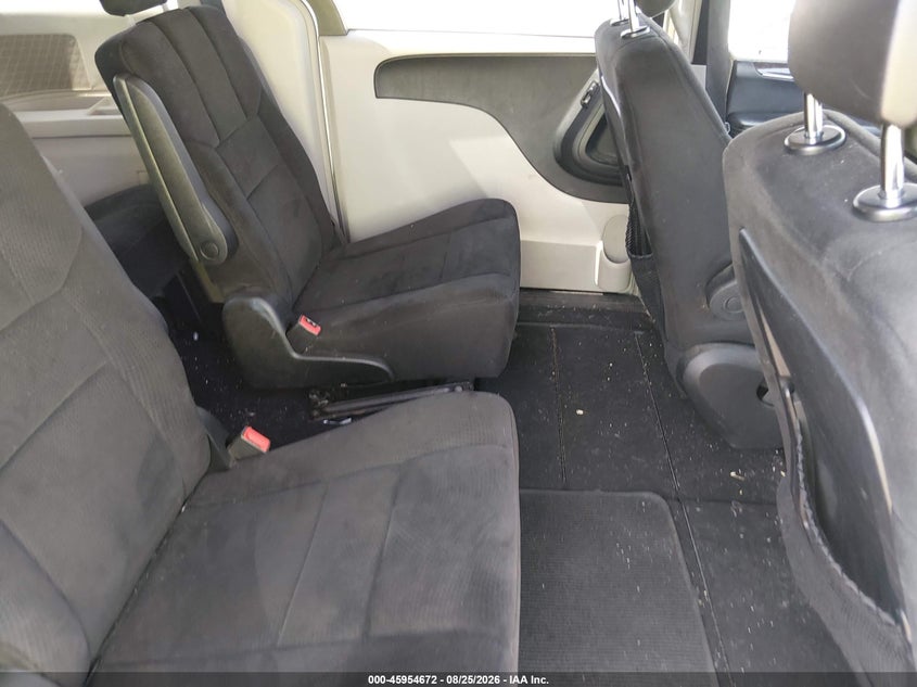 2011 CHRYSLER TOWN & COUNTRY auction photo 8