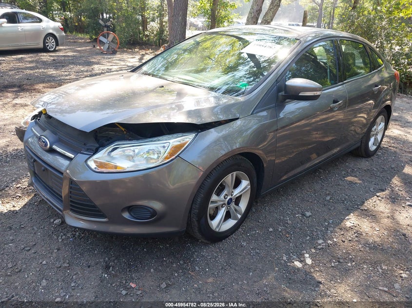 2014 Ford Focus, Right Front, IAAI, VIN 1FADP3F29EL437417 — photo 2