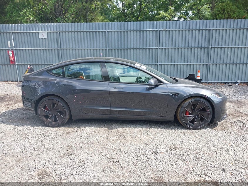TESLA MODEL 3 - zdjęcie 14