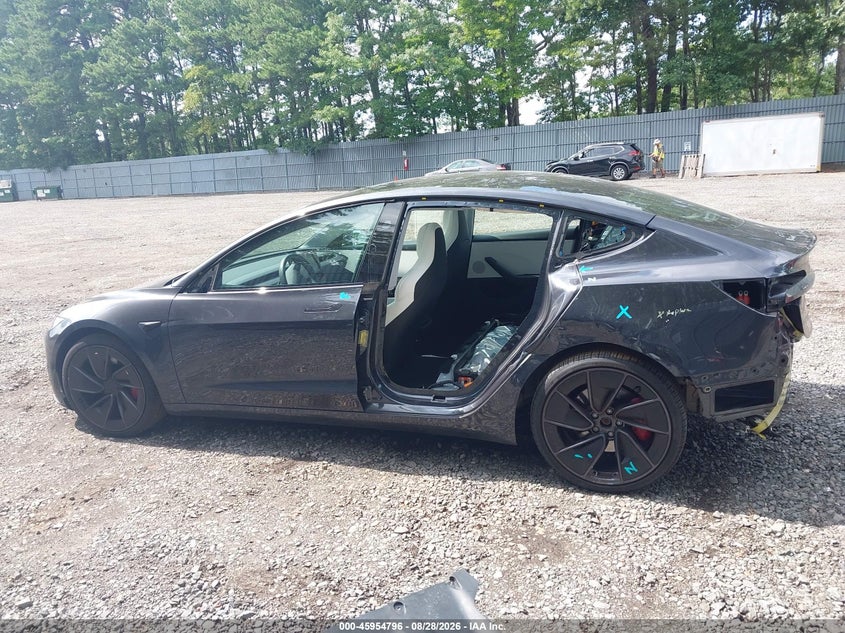 TESLA MODEL 3 - zdjęcie 15