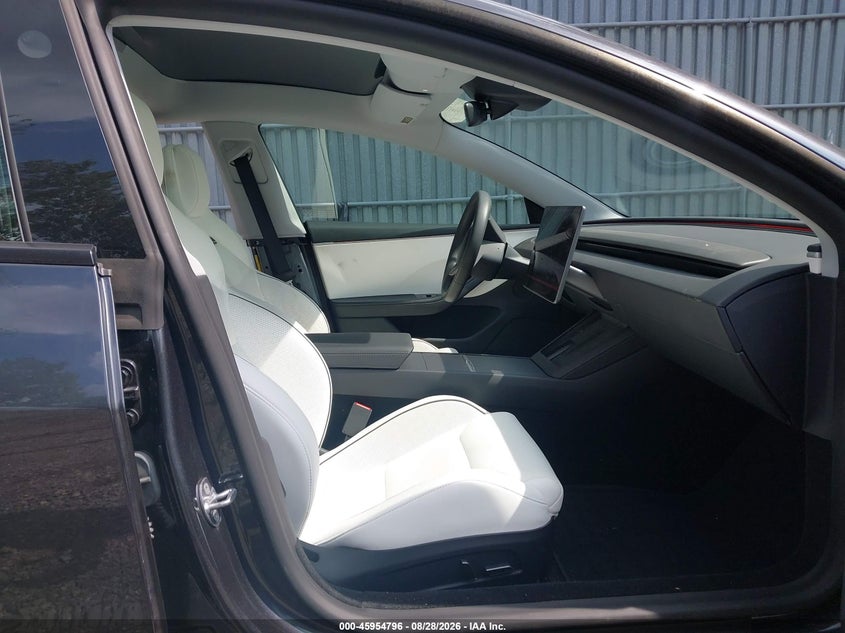 TESLA MODEL 3 - zdjęcie 5