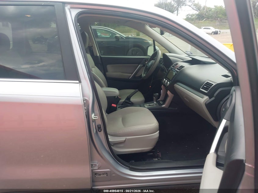 2016 SUBARU FORESTER auction photo 5
