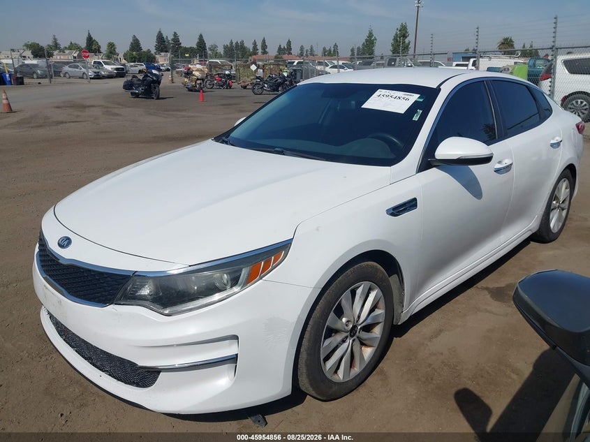 2017 Kia Optima, Right Side, IAAI, VIN 5XXGT4L39HG167440 — photo 2