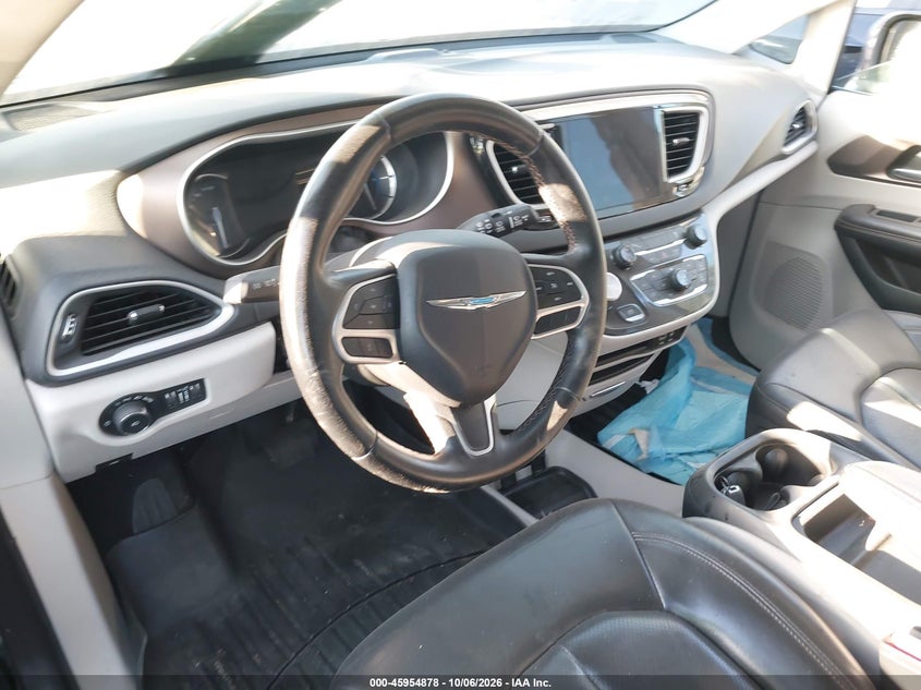 CHRYSLER PACIFICA HYBRID 2018 VIN 2C4RC1L7XJR125057