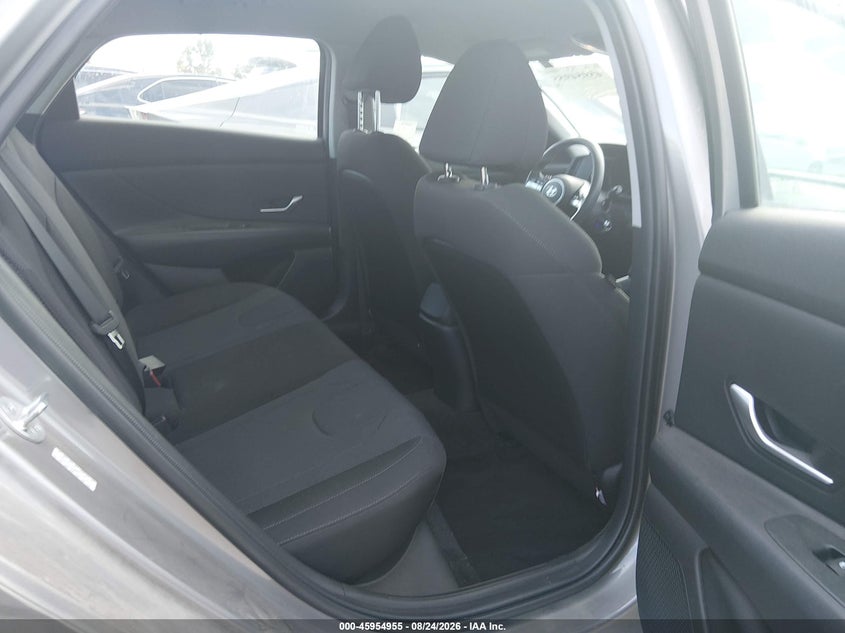 2023 HYUNDAI ELANTRA auction photo 8