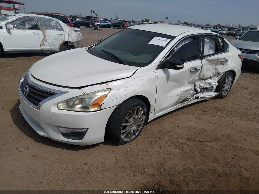 2013 Nissan Altima, Left Side, IAAI, VIN 1N4AL3AP0DC215381 — photo 2