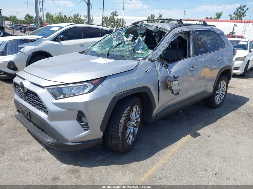 2021 Toyota RAV 4, Rollover, IAAI, VIN 2T3C1RFV1MC136481 — photo 2