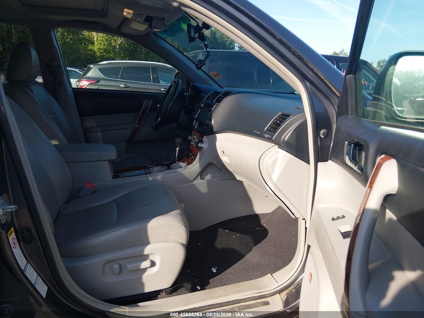 2013 TOYOTA HIGHLANDER auction photo 5