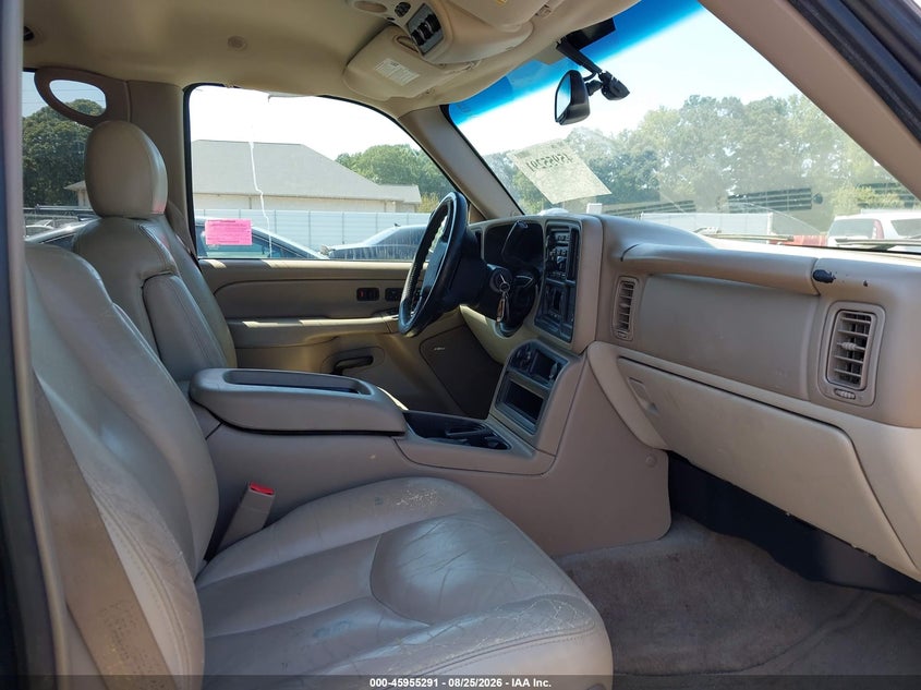 2004 CHEVROLET TAHOE auction photo 5