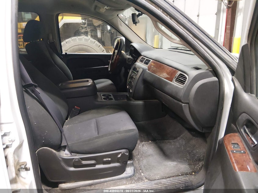2011 GMC YUKON auction photo 5